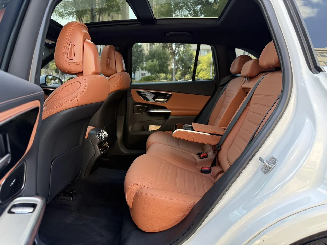 Mercedes Benz 2024 GLC 260 L 4MATIC 48V 2.0T Luxury 5-seat Automatic Gear 10