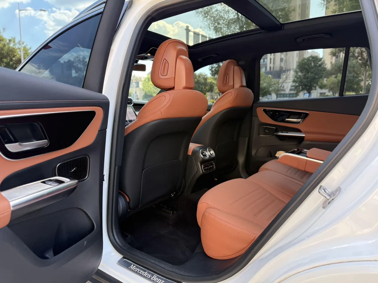 Mercedes Benz 2024 GLC 260 L 4MATIC 48V 2.0T Luxury 5-seat Automatic Gear 8