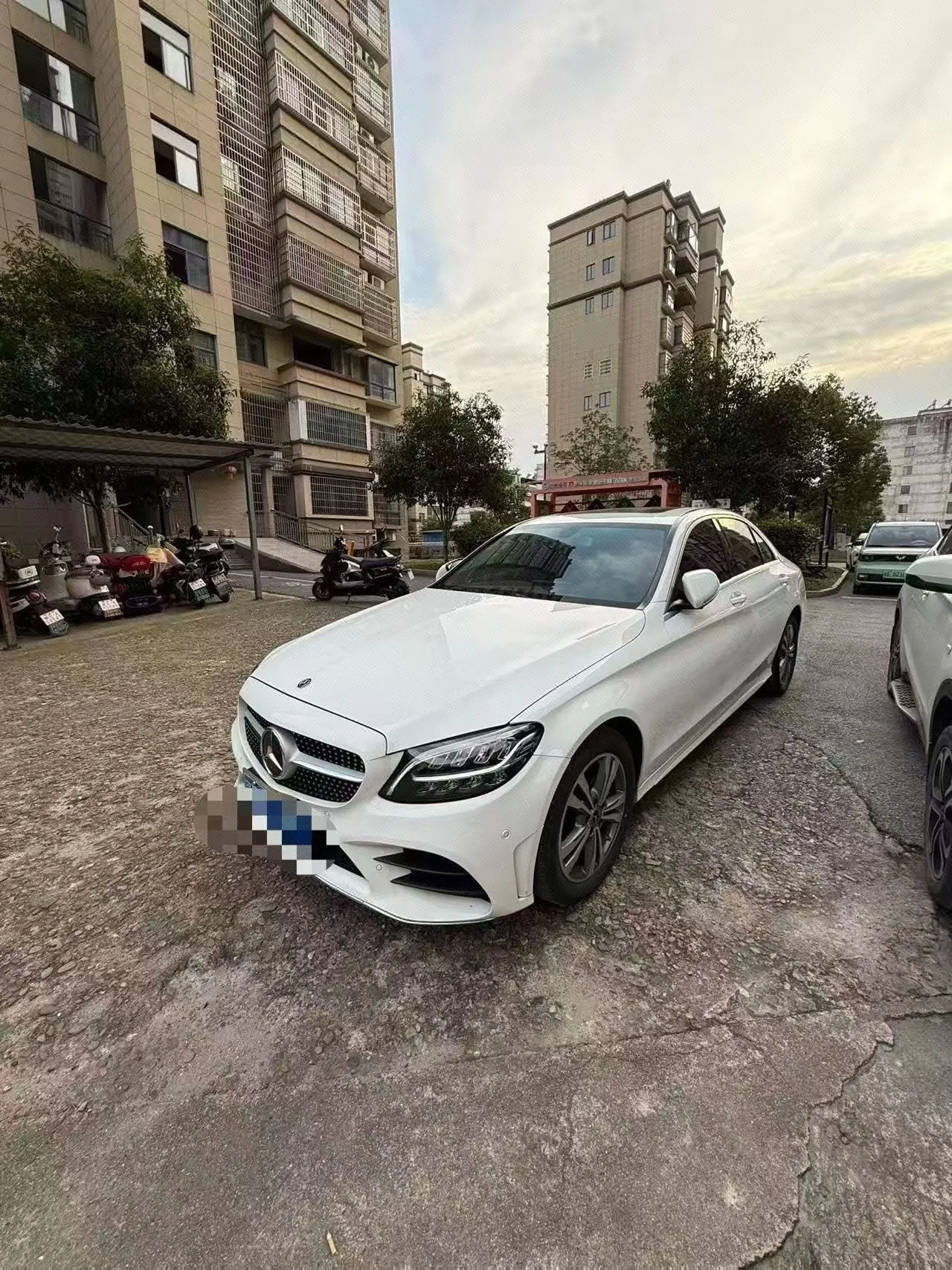 打开图片灯箱:Mercedes Benz Class C 2020 C 200 L 1.5T Fashion Sports Edition Automatic Gear