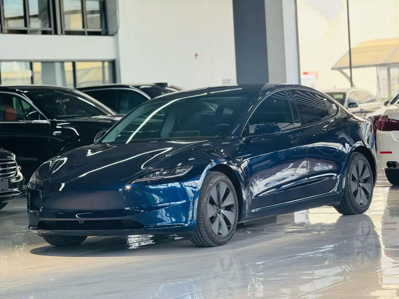 Open image lightbox: Tesla 2025 Model 3 rear-wheel drive version of automatic transmission