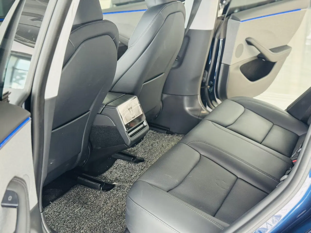 Tesla 2025 Model 3 rear-wheel drive version of automatic transmission 4