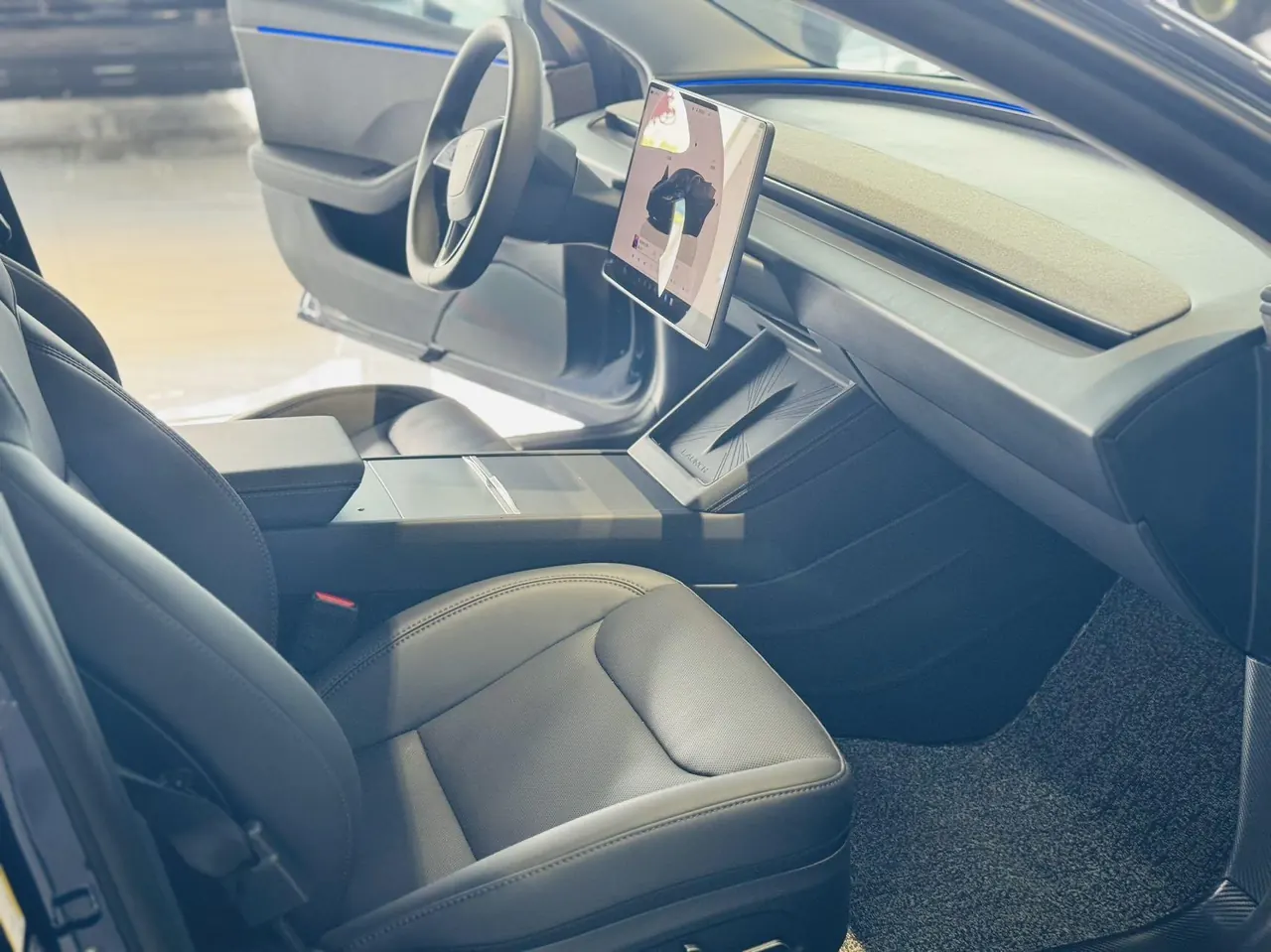 Tesla 2025 Model 3 rear-wheel drive version of automatic transmission 5