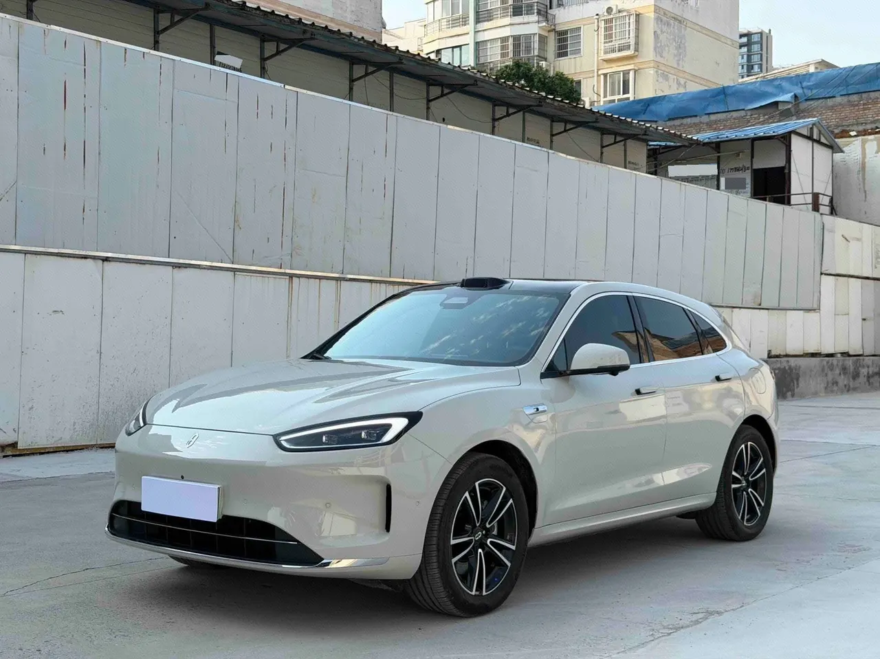 AITO 2025 AITO M5 extended-range Ultra rear-drive automatic gear - View 1