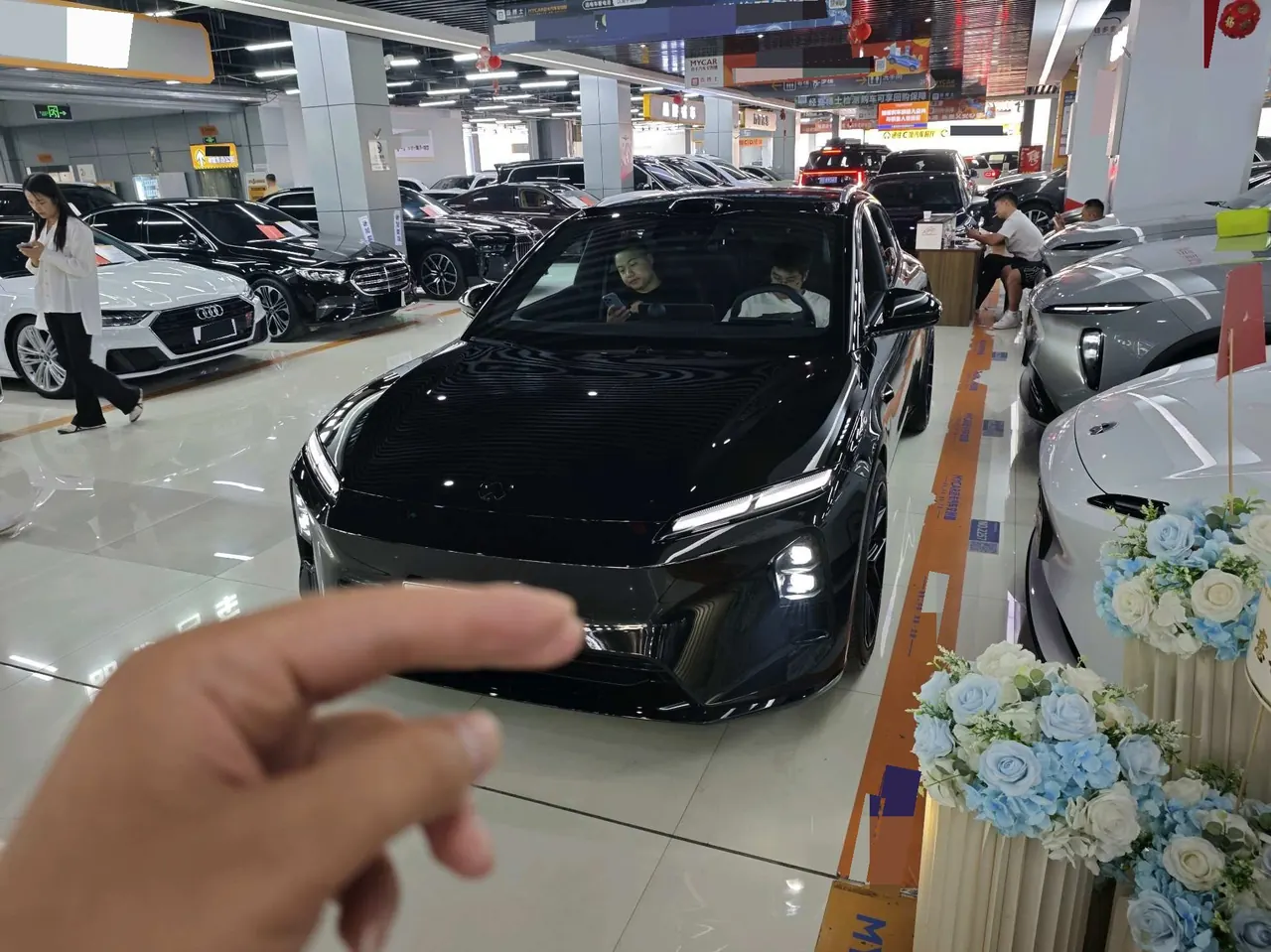 Open image lightbox: NIO 2025 ET5T 75kWh Touring automatic