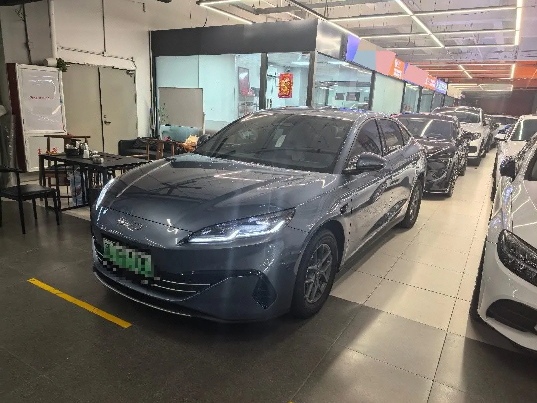 打开图片灯箱:BYD 2025 seals 06 DM-i 1.5 stepless smart driving version 80KM luxury automatic gear