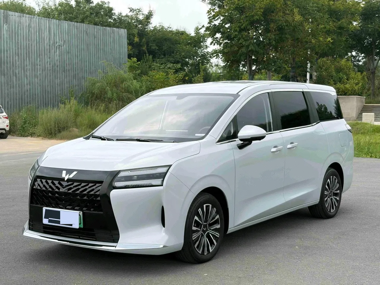 WuLing 2025 Starlight 730 1.5 Stepless 125km Luxury Automatic Transmission - View 1