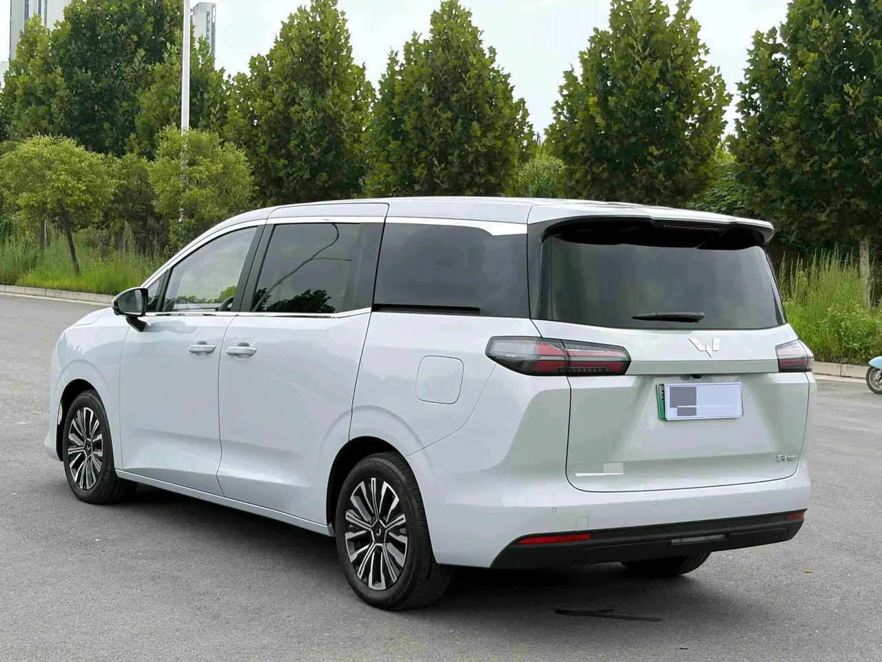 WuLing 2025 Starlight 730 1.5 Stepless 125km Luxury Automatic Transmission 7