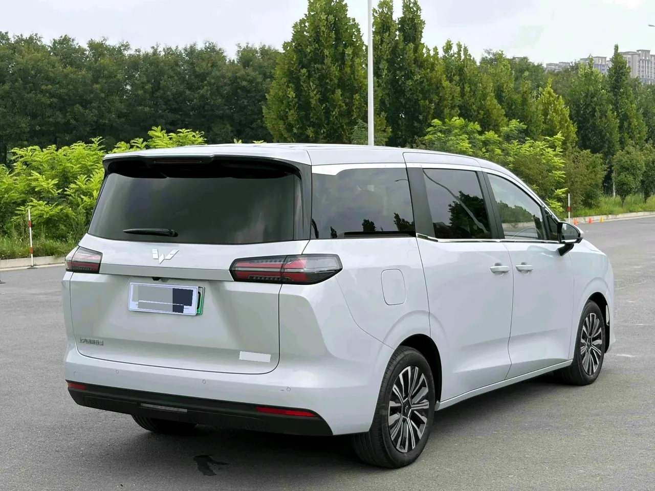 WuLing 2025 Starlight 730 1.5 Stepless 125km Luxury Automatic Transmission 9