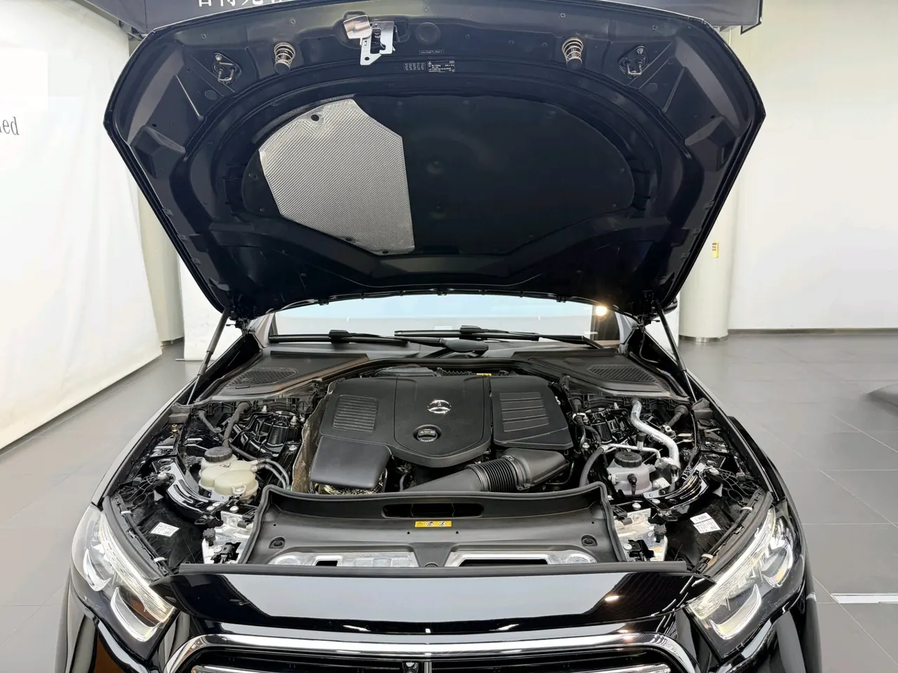 Mercedes Benz E Class 2026 E 260 L 48V 2.0T Automatic 3