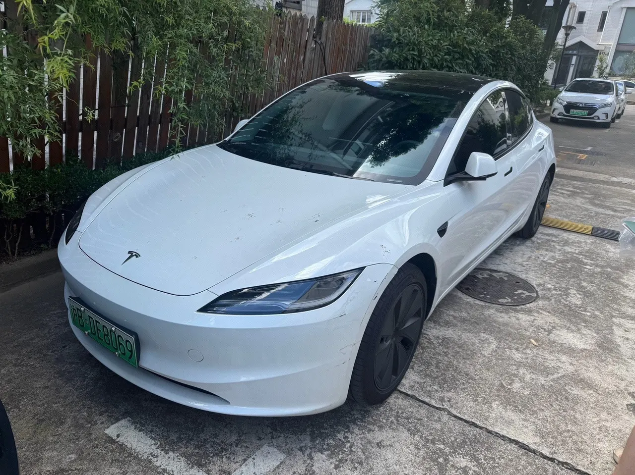 Open image lightbox: Tesla 2025 Model 3 rear-wheel drive version of automatic transmission