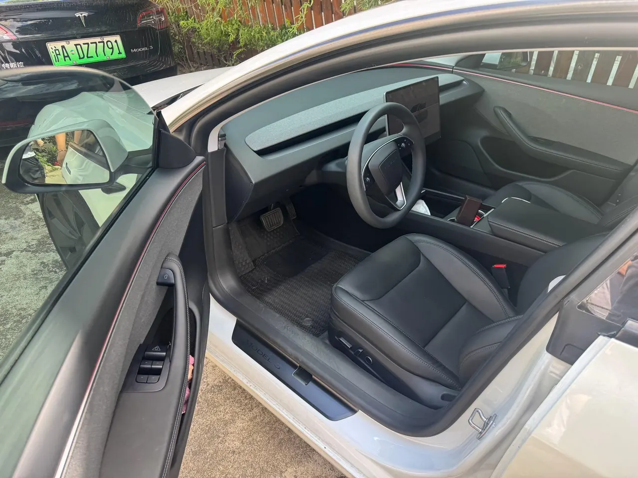 Tesla 2025 Model 3 rear-wheel drive version of automatic transmission 4