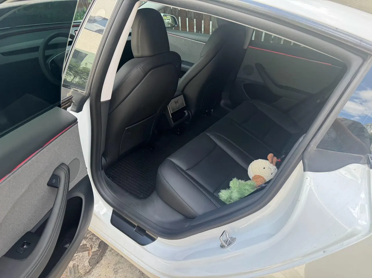 Tesla 2025 Model 3 rear-wheel drive version of automatic transmission 5