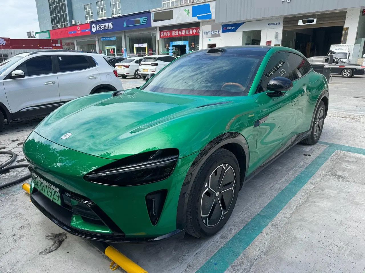 打开图片灯箱:MI 2025 YU7 Long Endurance Four-wheel Drive Pro Edition Automatic Gear