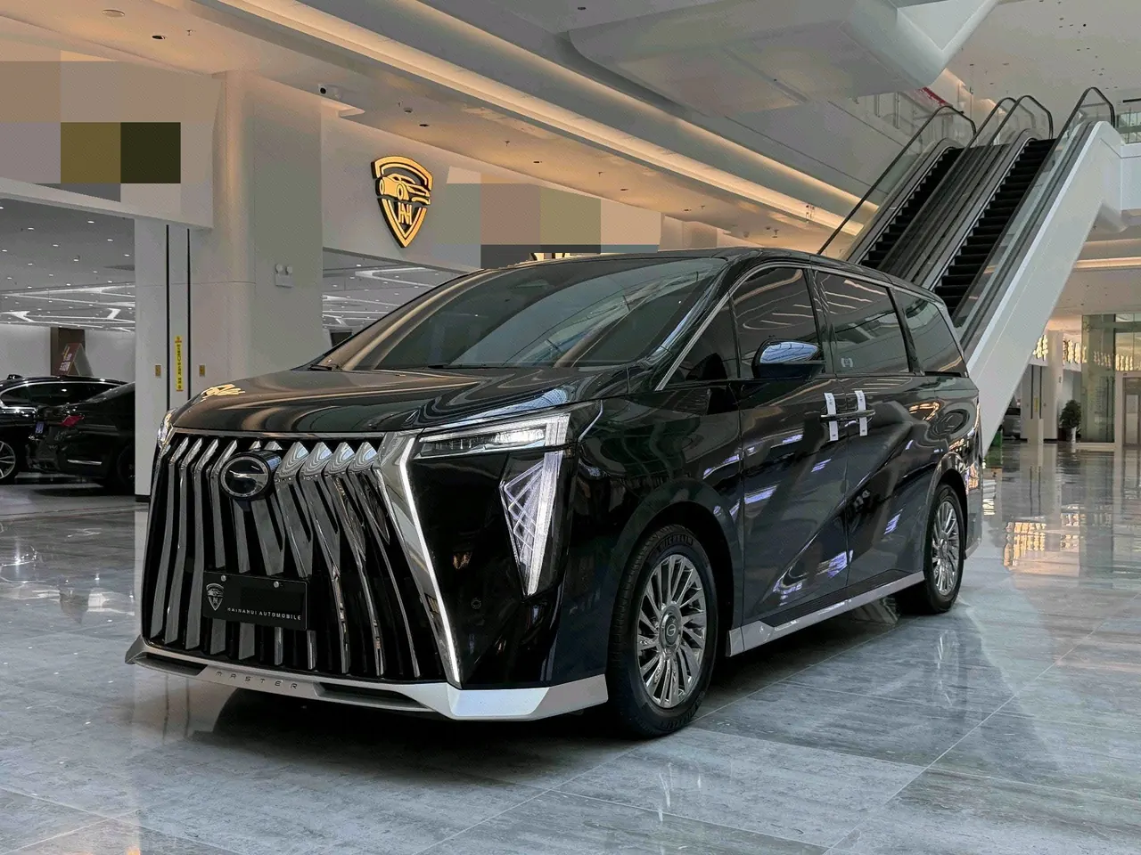 Open image lightbox: Trumpchi 2025 M8 Dual-Motor 2.0T Grandmaster Series Super Hybrid Automatic Transmission