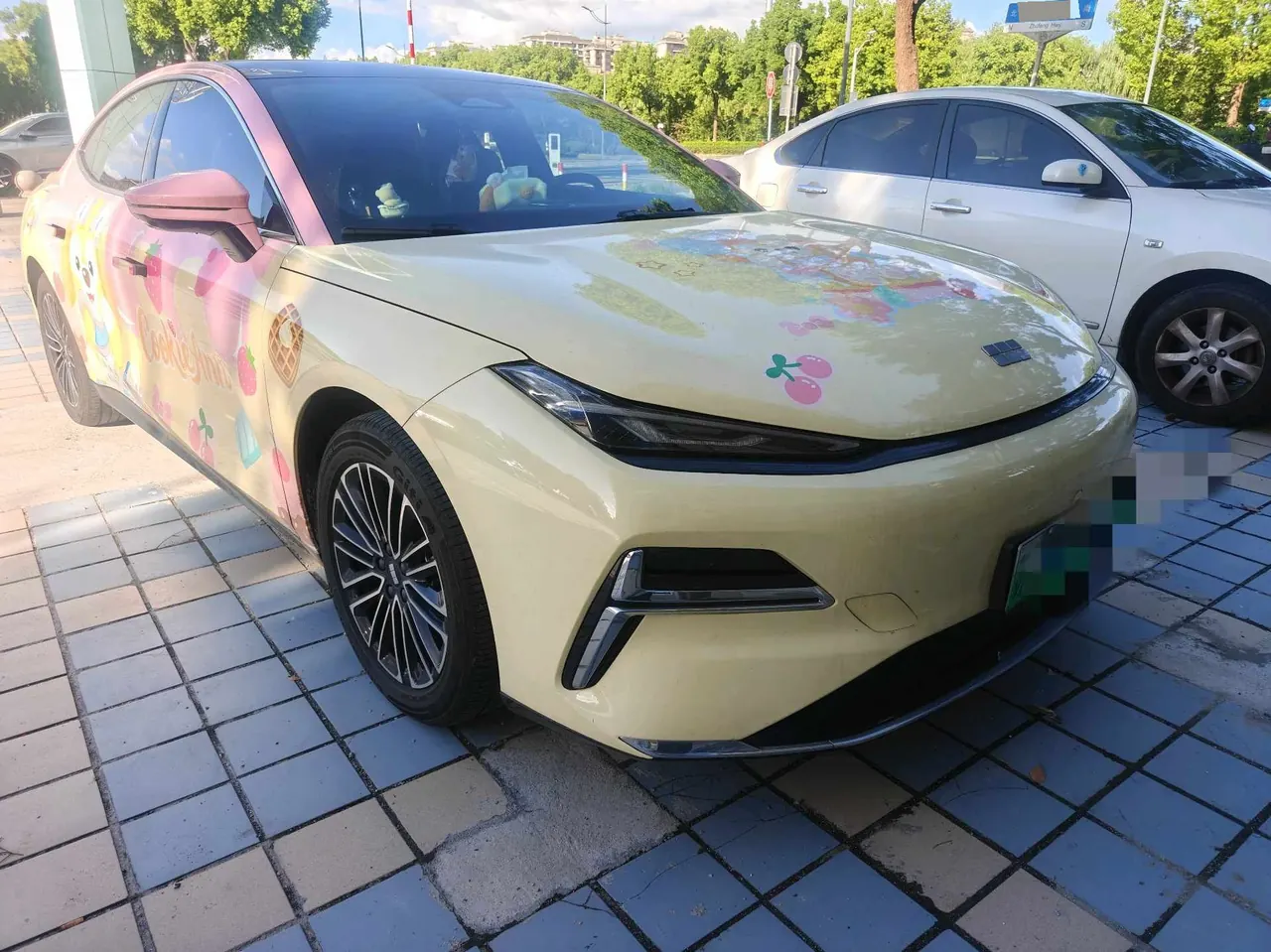 Geely Galaxy 2025 Xingyao 8 EM-i 1.5 130km Premium Edition Automatic Gear 3