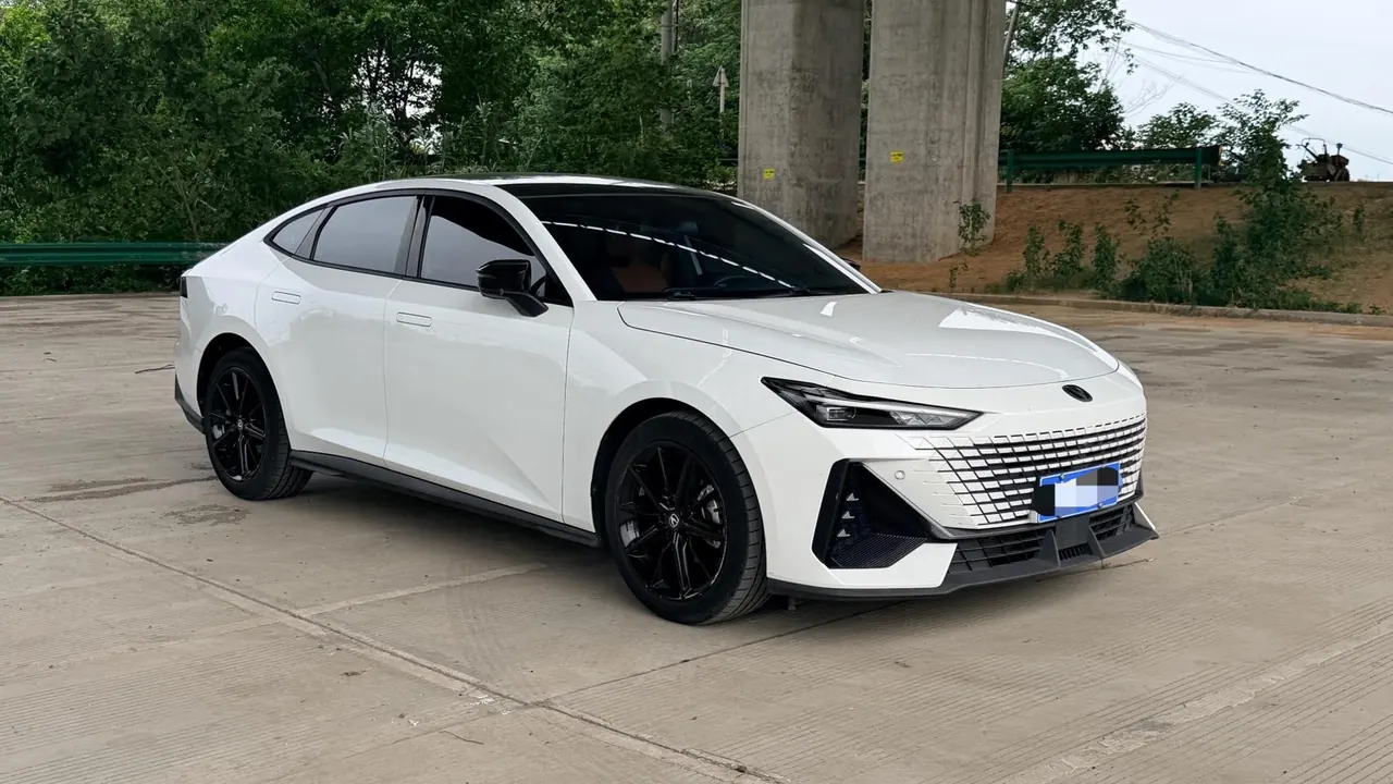 ChangAn 2022 UNI-V 1.5T honorable automatic gear 3