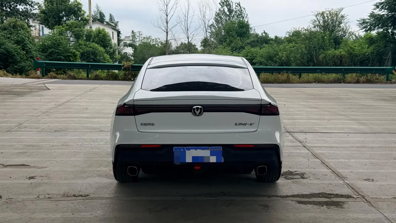 ChangAn 2022 UNI-V 1.5T honorable automatic gear 8