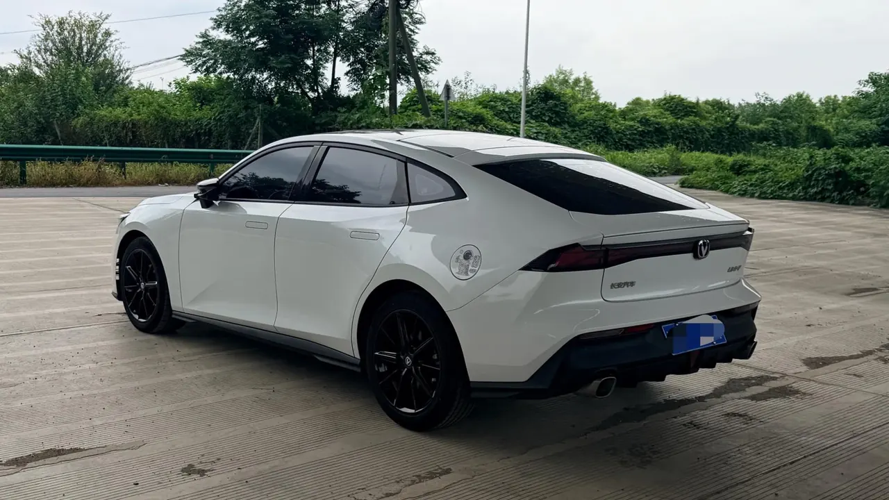 ChangAn 2022 UNI-V 1.5T honorable automatic gear 9