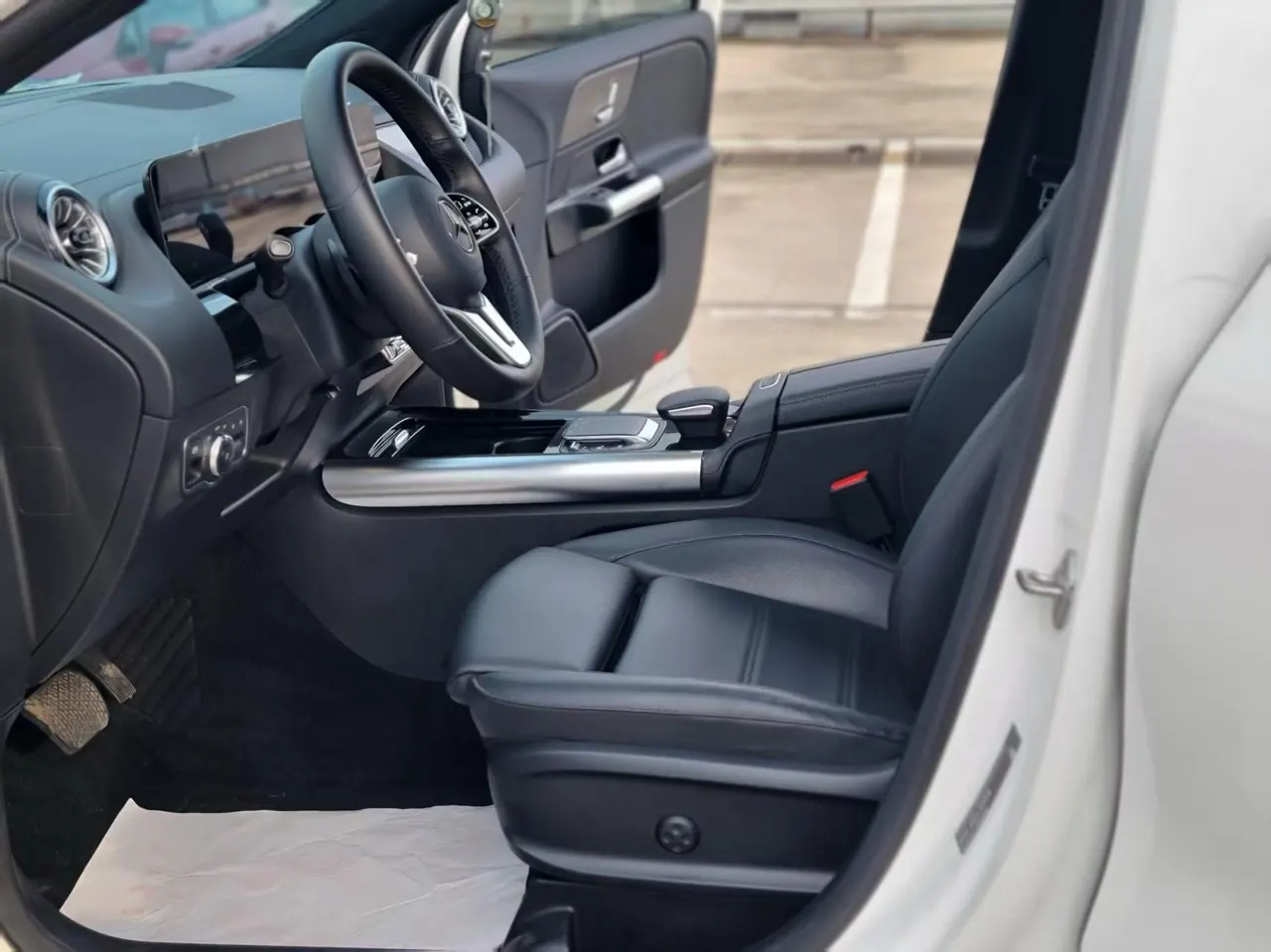 Mercedes Benz 2020 GLA 200 1.3T automatic gear 7