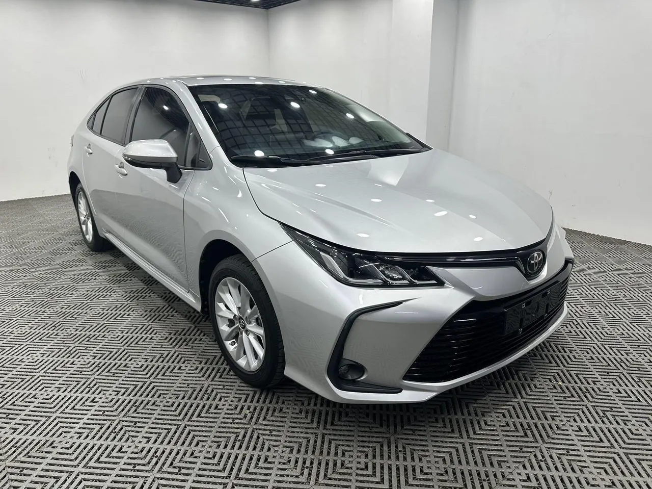 Toyota 2021 corolla 1.2T stepless elite PLUS version of automatic gear 2