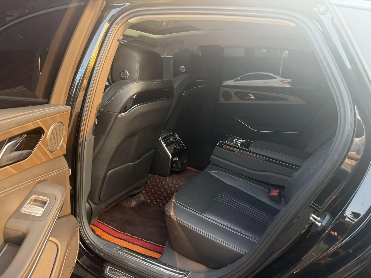 HongQi 2020 H9 48V 2.0T Zhilian Flag Edition Automatic Gear 5