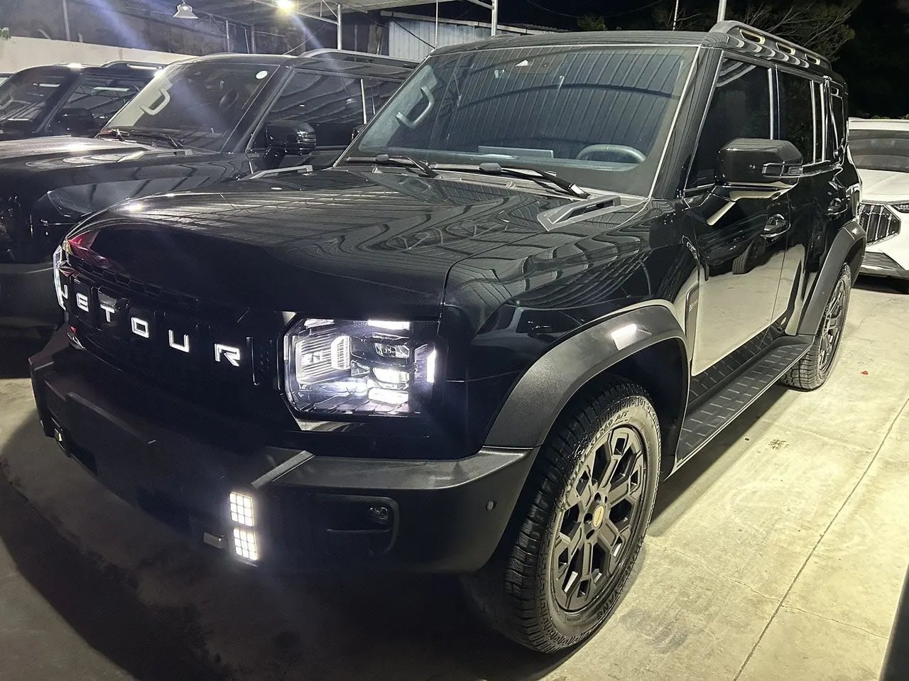打开图片灯箱:Jetour 2025 Traveler 2.0T Four-wheel Drive 200000 Commemorative Edition Automatic Gear