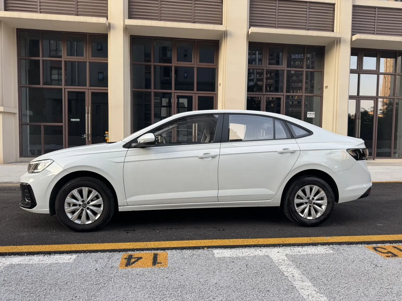 Volkswagen 2025 Lavida New Trend 1.5 Outstanding New Edition Automatic Transmission 3