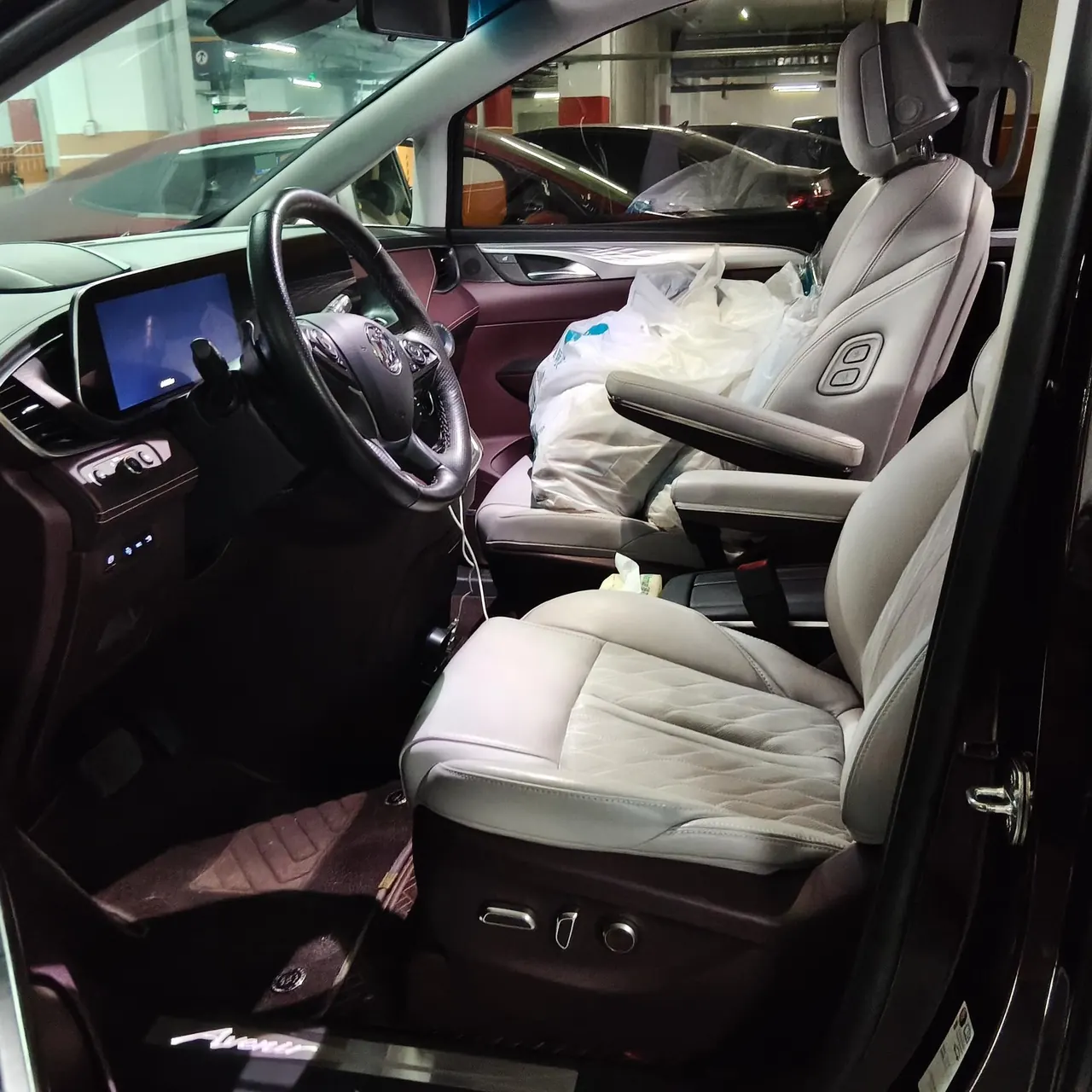 Buick 2022 GL8 Avenir 48V 2.0T Six-seat Hyun Edition Automatic Gear 5
