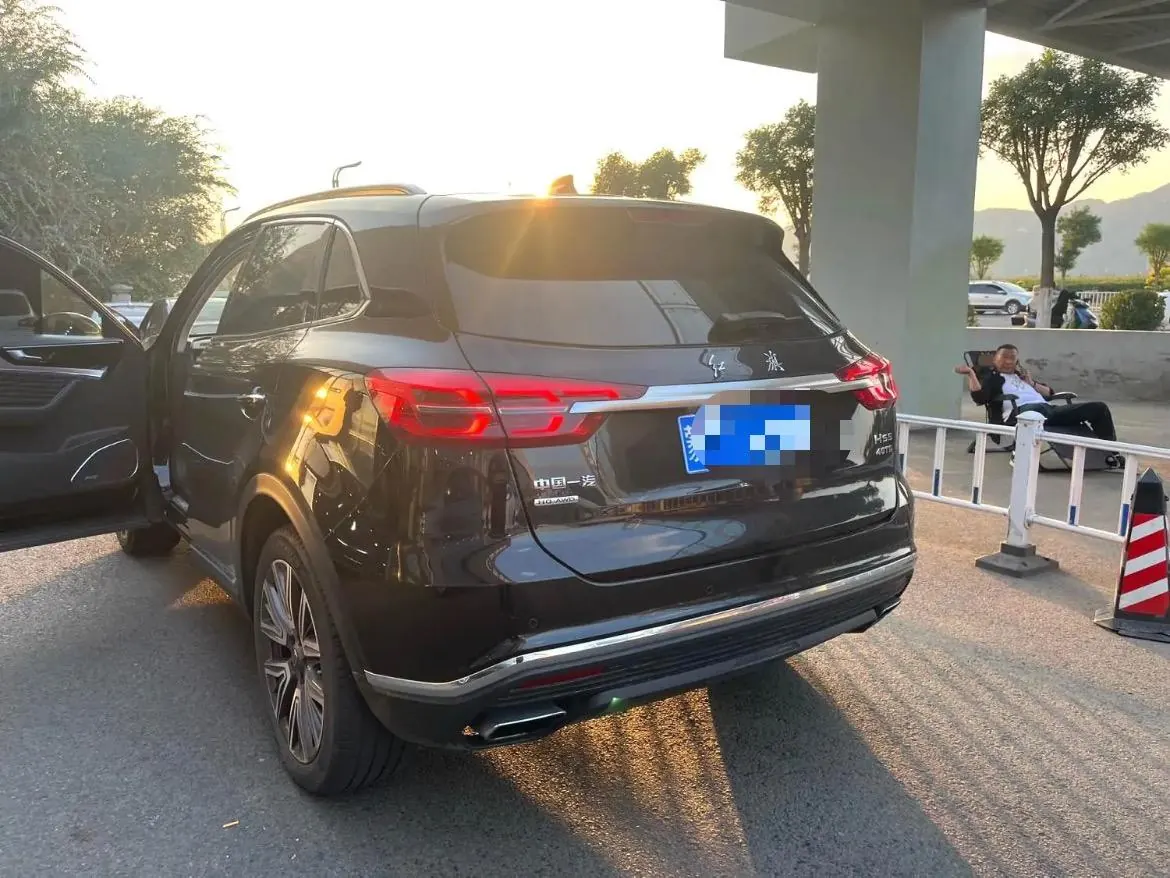 HongQi 2022 HS5 2.0T 4-wheel drive smart flag hedonic purchase version of automatic gear 5