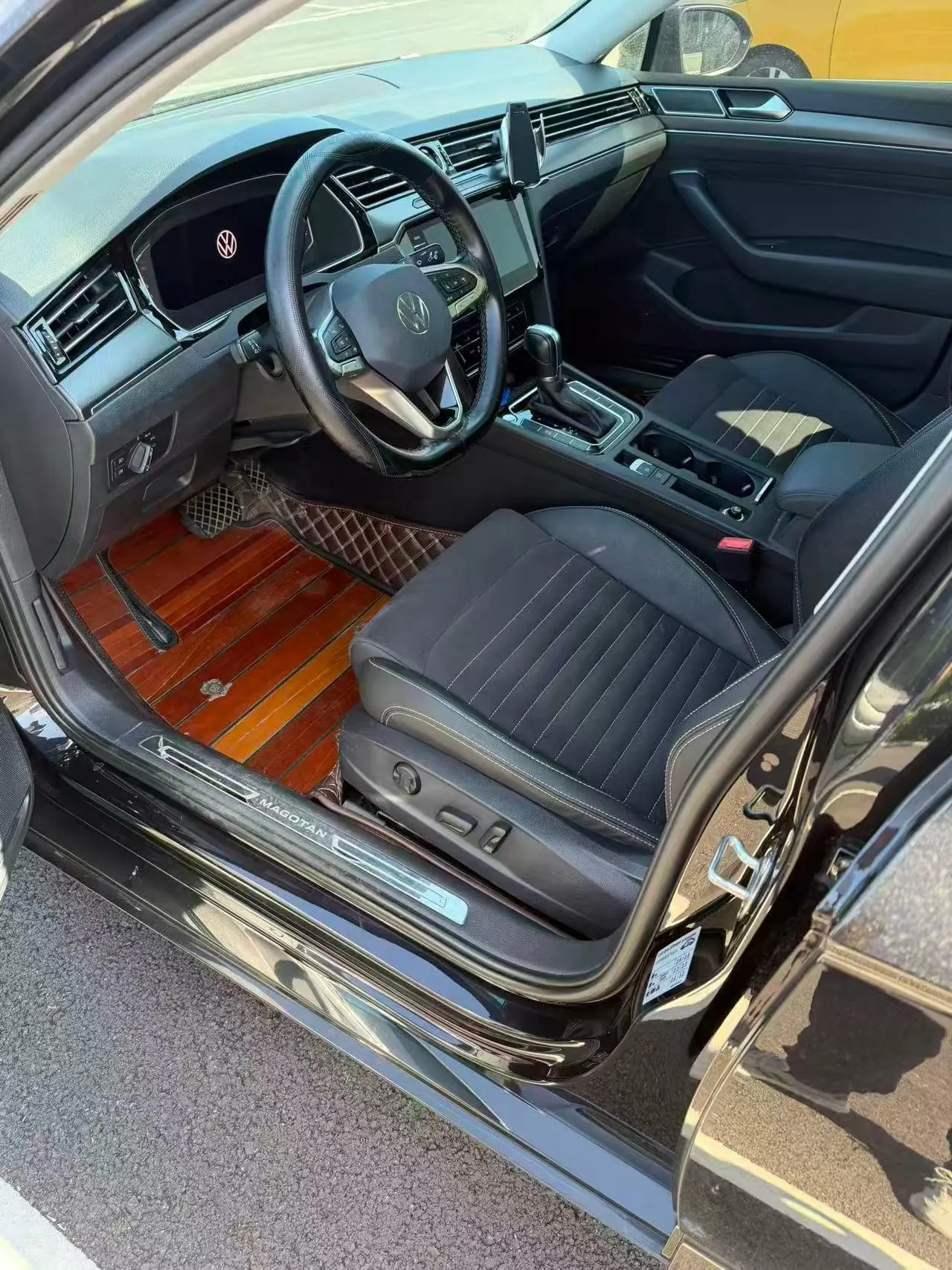 Volkswagen 2020 Magotan 2.0TSI 330TSI luxury automatic transmission 3