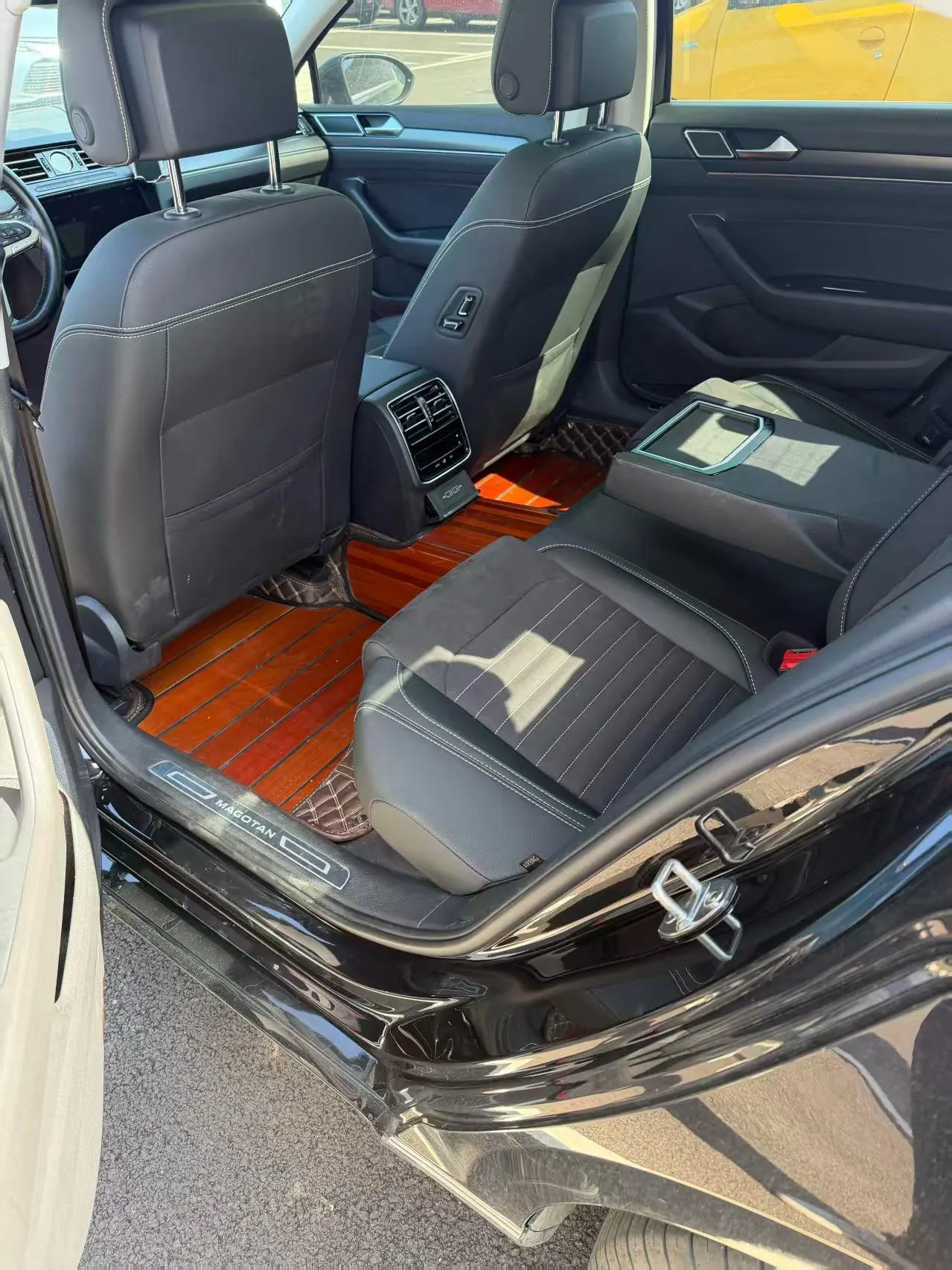Volkswagen 2020 Magotan 2.0TSI 330TSI luxury automatic transmission 4