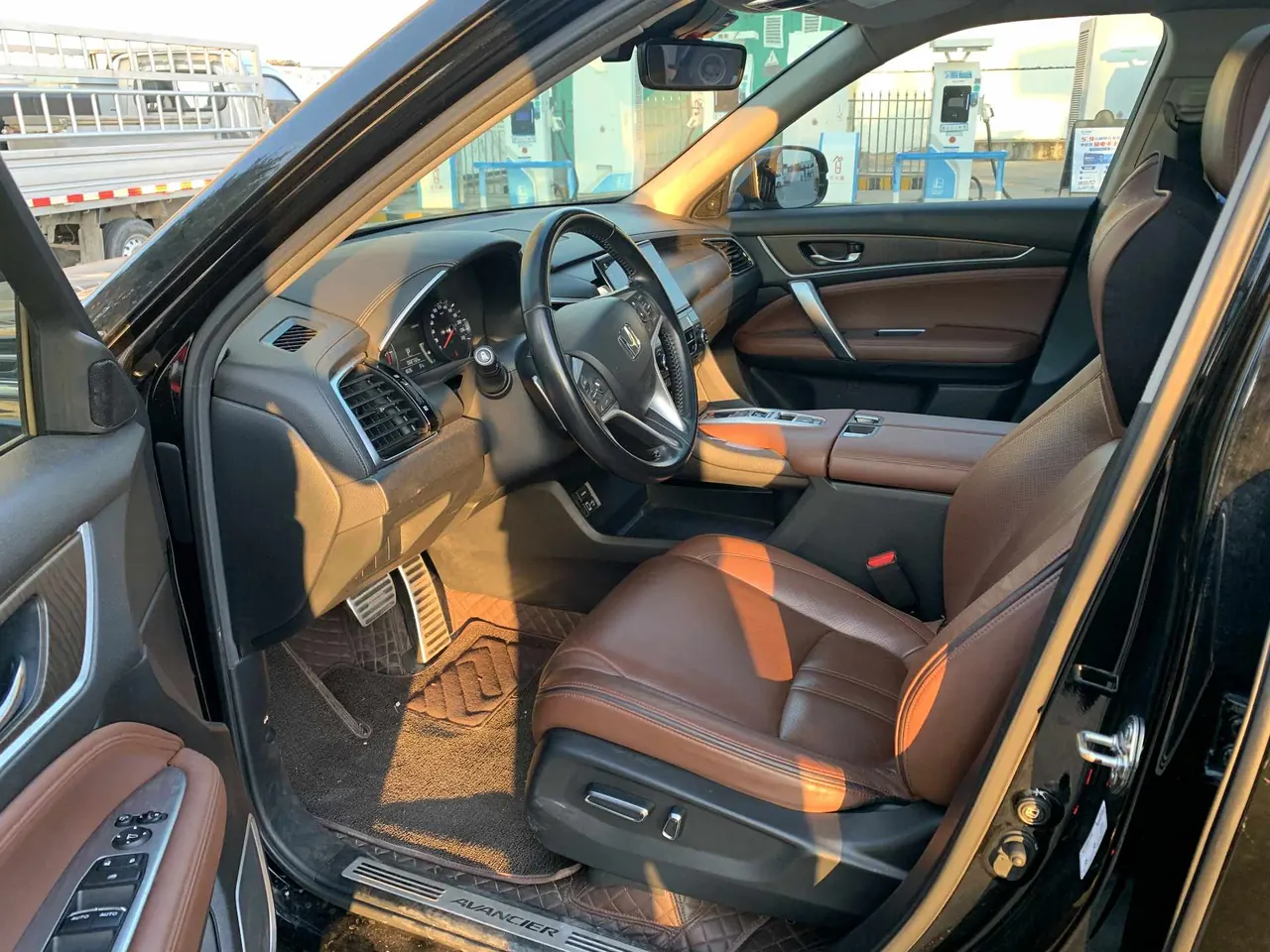 Honda 2020 Crown Road 2.0T 370TURBO Two-Drive Deluxe Automatic Gear 4