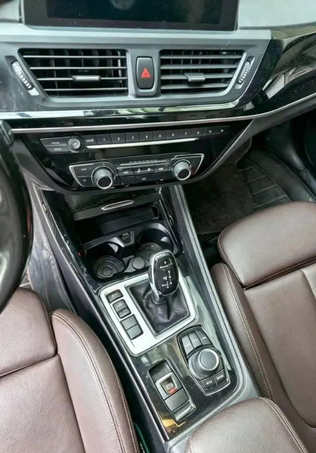 BMW 1 Series 2020 120i 1.5T M Sports Suit Automatic Gear 4