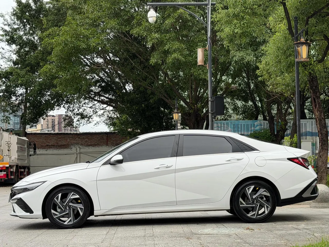 Hyundai 2022 Elantra -3-compartment 1.5 stepless LUX premium automatic gear 3