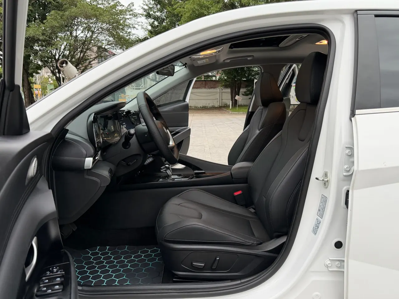 Hyundai 2022 Elantra -3-compartment 1.5 stepless LUX premium automatic gear 4