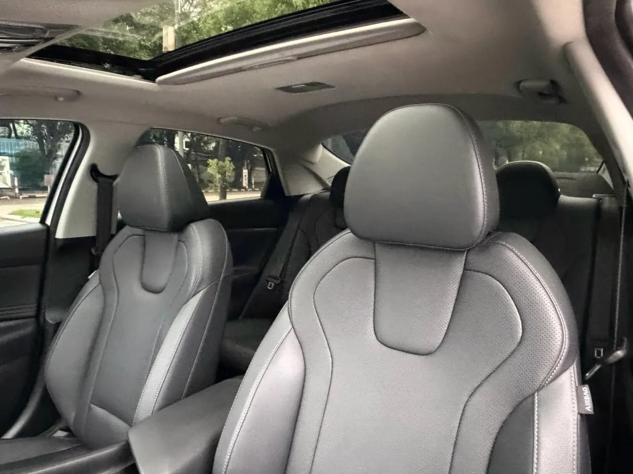 Hyundai 2022 Elantra -3-compartment 1.5 stepless LUX premium automatic gear 6