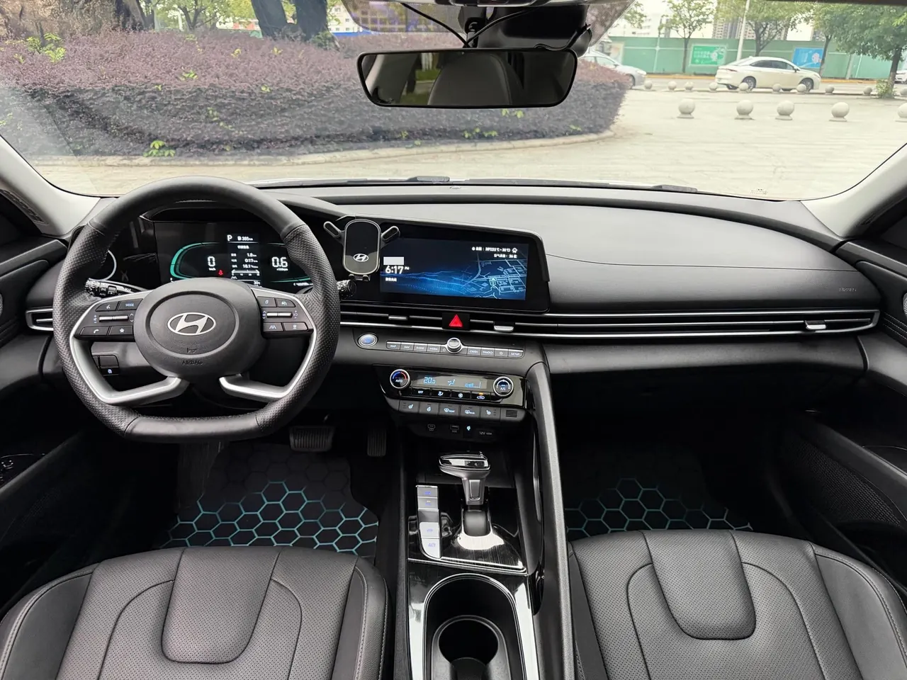 Hyundai 2022 Elantra -3-compartment 1.5 stepless LUX premium automatic gear 8