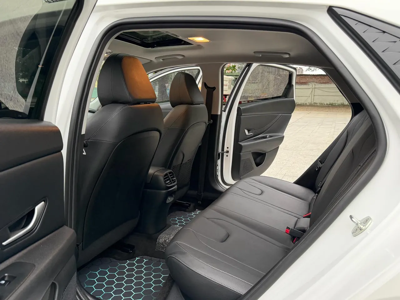 Hyundai 2022 Elantra -3-compartment 1.5 stepless LUX premium automatic gear 9
