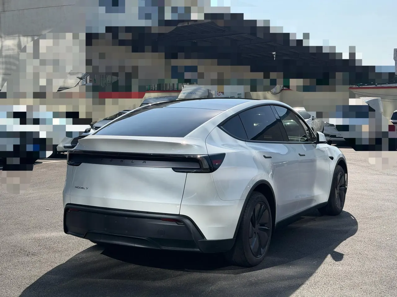 Tesla 2026 Model Y Rear-Wheel-Drive Automatic 5