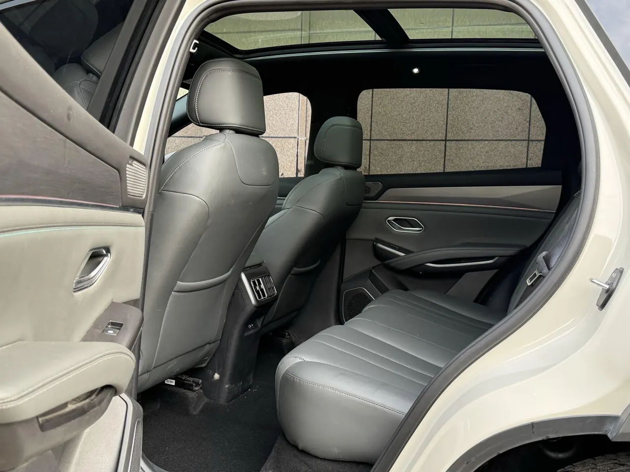 BYD 2026 Song L DM-i 1.5 Stepless 200KM Excellent Automatic Transmission 4