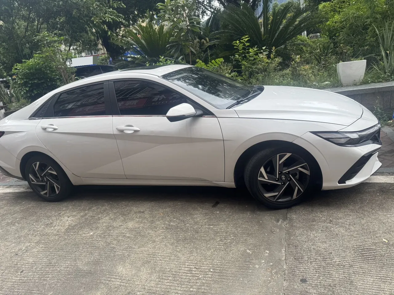 Hyundai 2023 Elantra -3-compartment 1.5 stepless LUX premium automatic gear 2