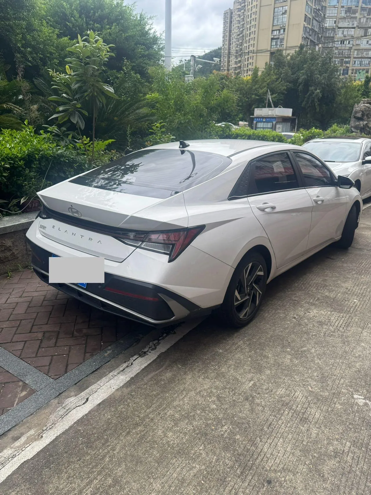 Hyundai 2023 Elantra -3-compartment 1.5 stepless LUX premium automatic gear 3