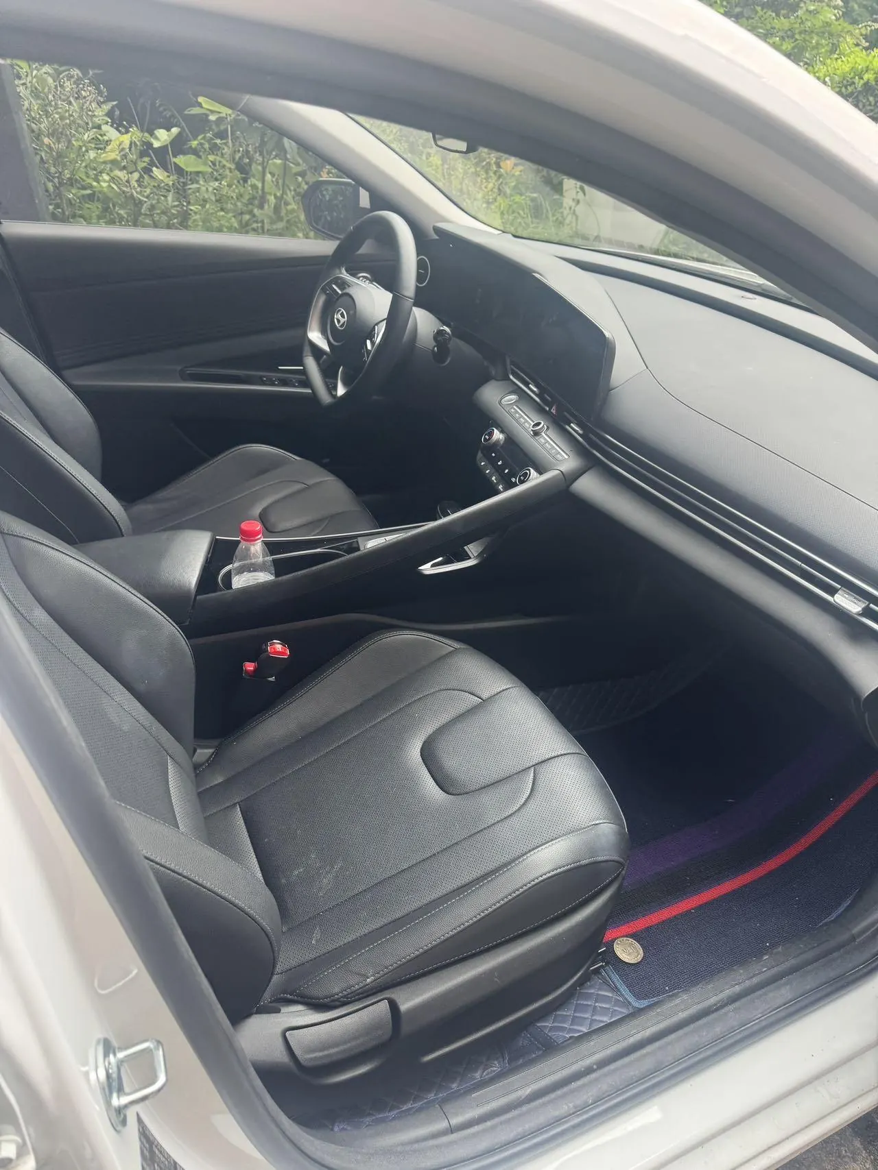 Hyundai 2023 Elantra -3-compartment 1.5 stepless LUX premium automatic gear 5