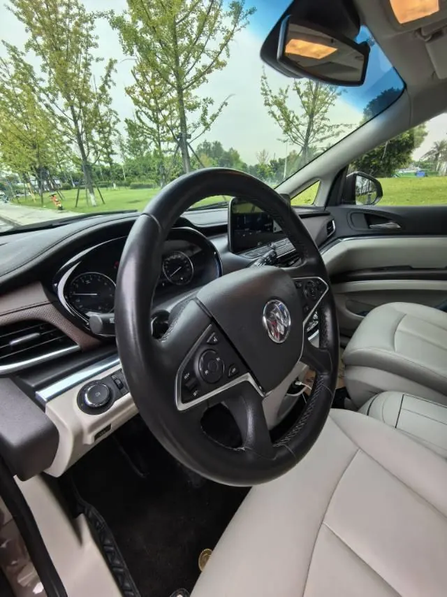 Buick 2020 GL8 Land Business Class 2.0T 652T Luxury Automatic Gear 9