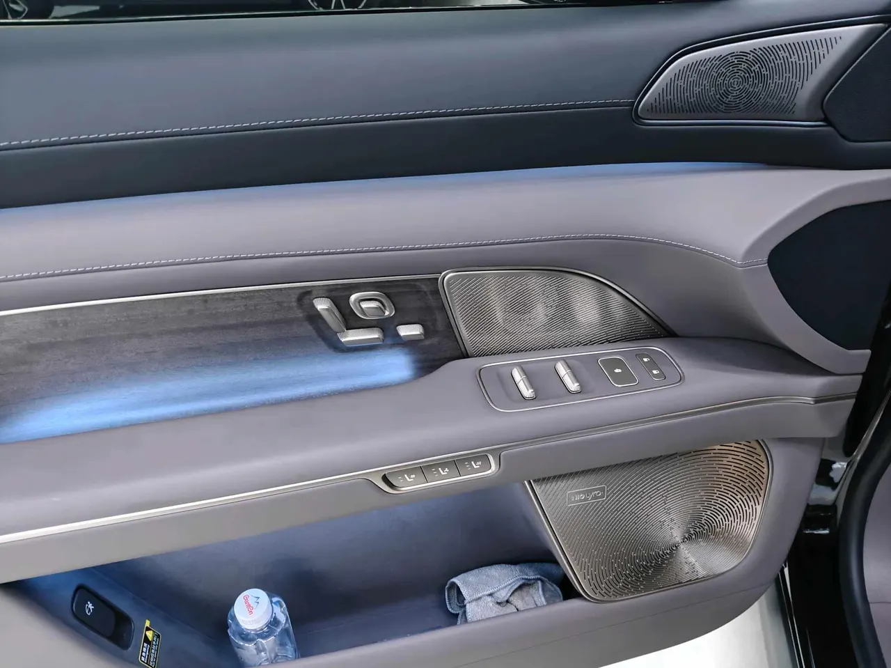 NIO 2026 ES8 6-seat executive deluxe automatic gear 3