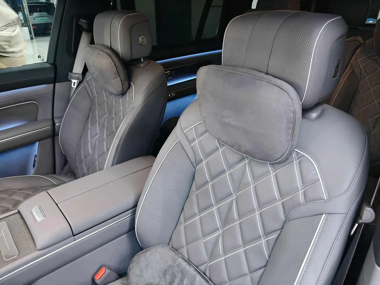 NIO 2026 ES8 6-seat executive deluxe automatic gear 4