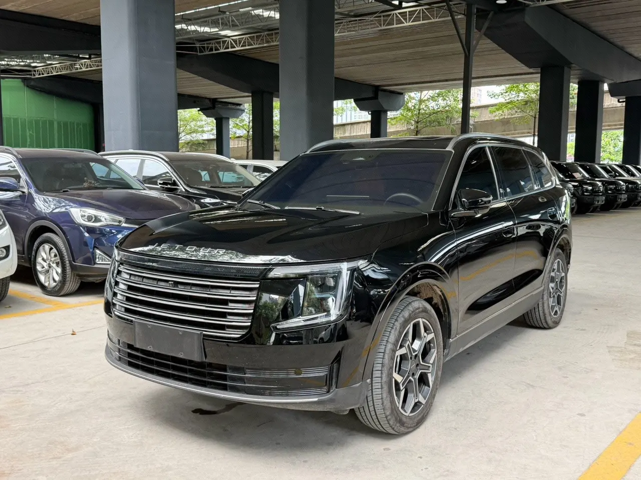 Jetour 2025 X70L 1.5TD luxury 5 automatic gear - View 1
