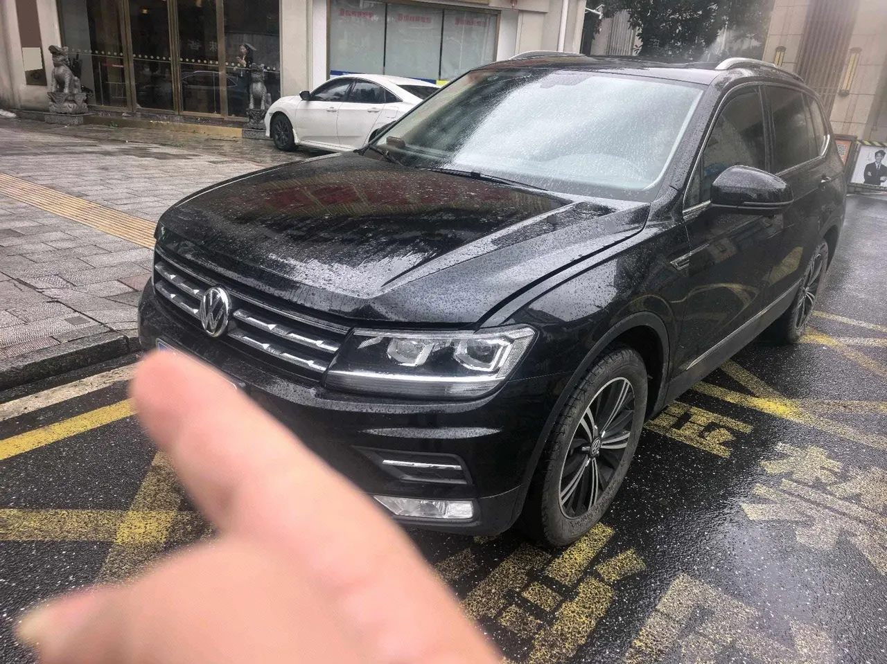 打开图片灯箱:Volkswagen 2020 Tiguan L 2.0TSI 330TSI Two-Drive Panoramic Comfort Edition Automatic Gear