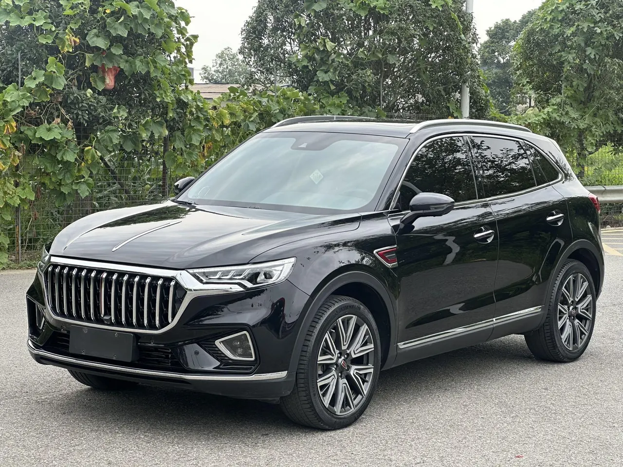 打开图片灯箱:HongQi 2022 HS5 2.0T 4-wheel drive smart flag collar version automatic gear