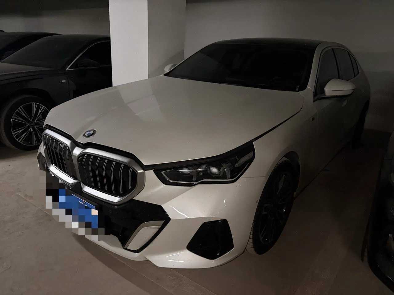 Open image lightbox: BMW 5 Series 2024 model 530Li 48V 2.0T Leading Edition M Sport Package Automatic